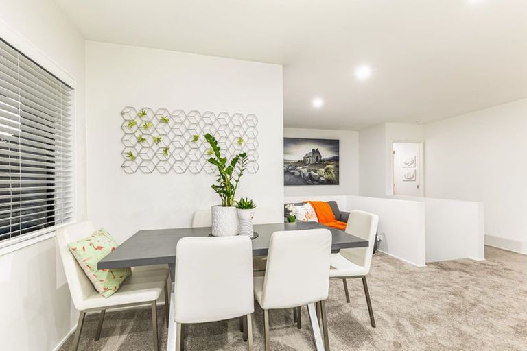 Photo of property in 36 Rhinevale Close, Henderson, Auckland, 0612