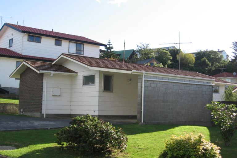 Photo of property in 5 Makatote Grove, Churton Park, Wellington, 6037