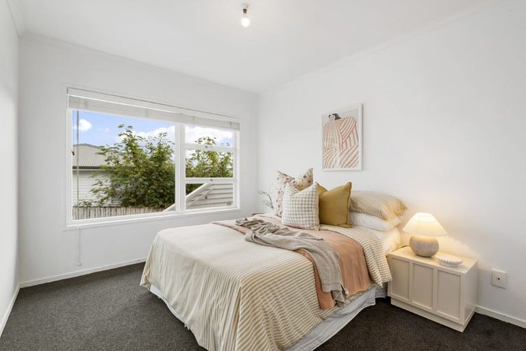 Photo of property in 11 Woodside Avenue, Northcote, Auckland, 0627