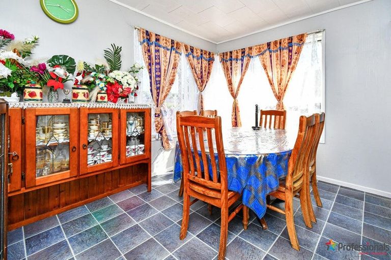 Photo of property in 8 Staverton Crescent, Mangere, Auckland, 2022
