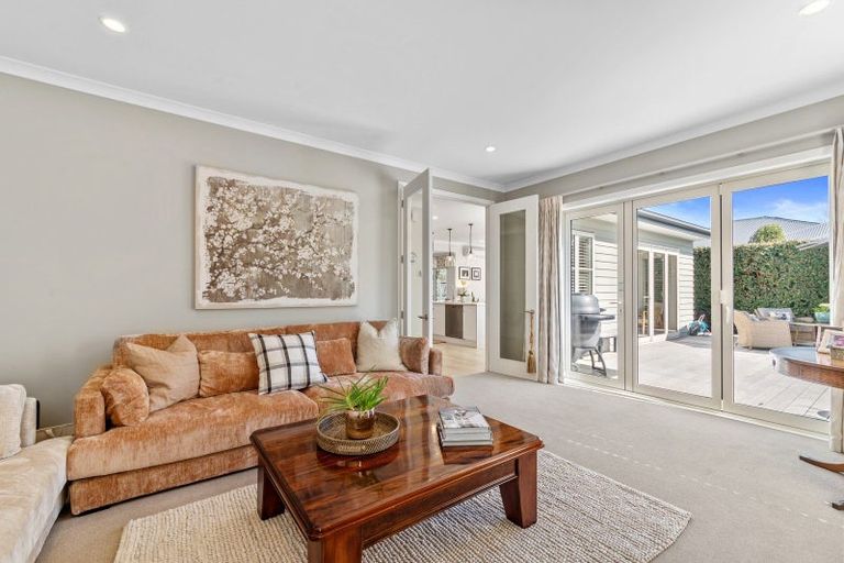 Photo of property in 2 Glen Bridge Lane, Harewood, Christchurch, 8051