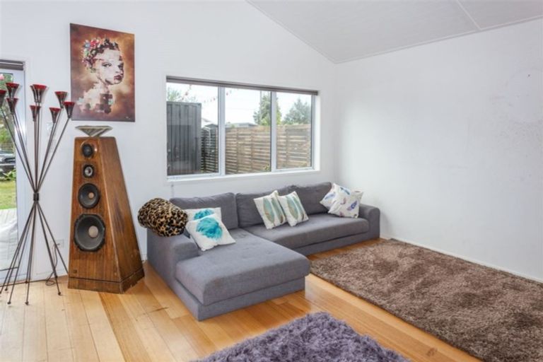 Photo of property in 217 Ocean Road, Whangamata, 3620