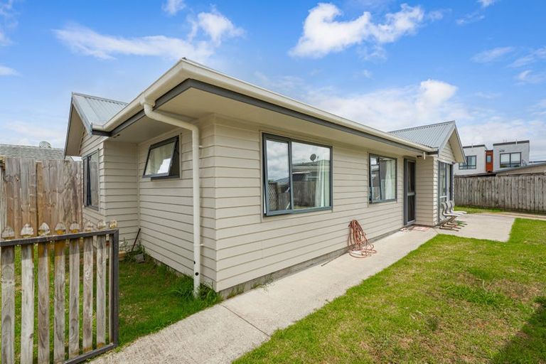 Photo of property in 39 Rewarewa Road, Te Atatu Peninsula, Auckland, 0610