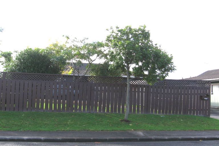 Photo of property in 1a/6 Amberley Avenue, Te Atatu South, Auckland, 0610