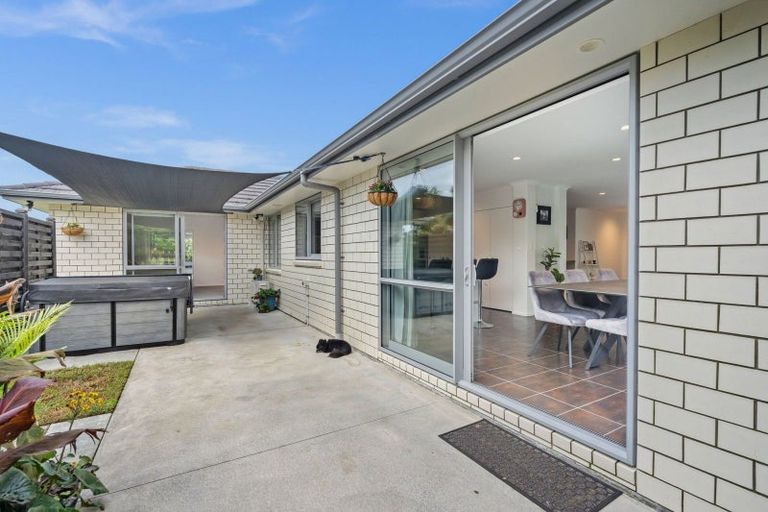 Photo of property in 25 Waitemata Drive, One Tree Point, 0118