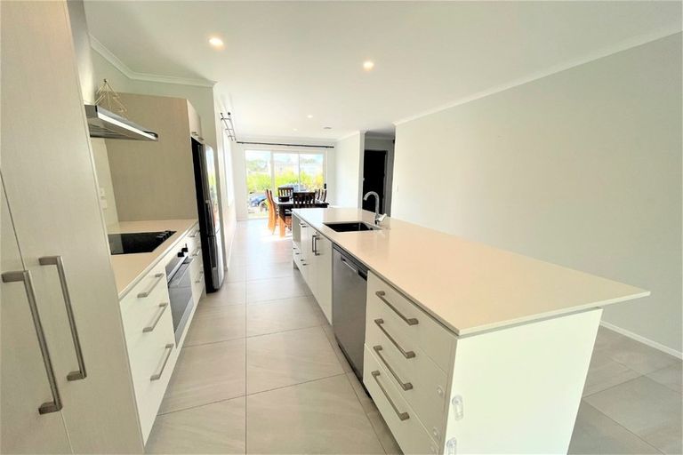 Photo of property in 15 Purei Lane, Massey, Auckland, 0614
