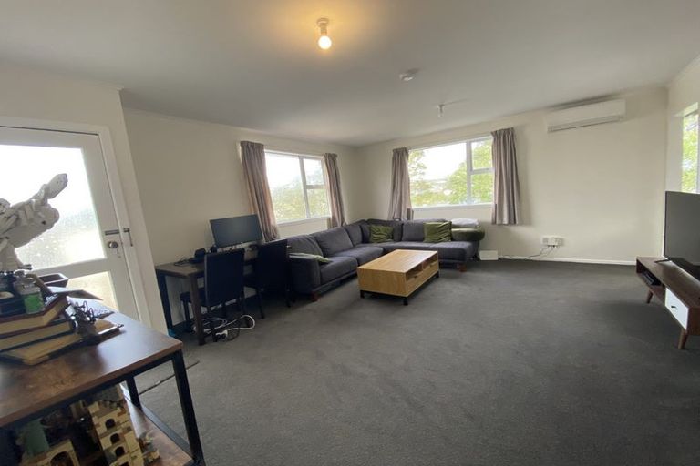 Photo of property in 3/12 Stewart Drive, Newlands, Wellington, 6037