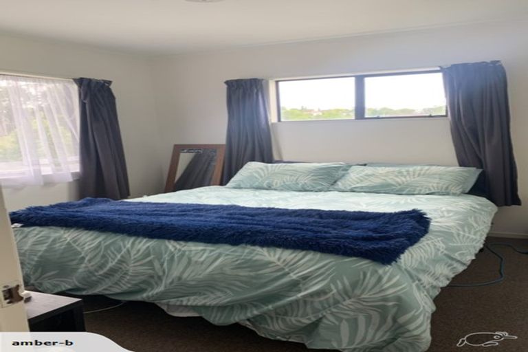 Photo of property in 18 Loughanure Place, Massey, Auckland, 0614