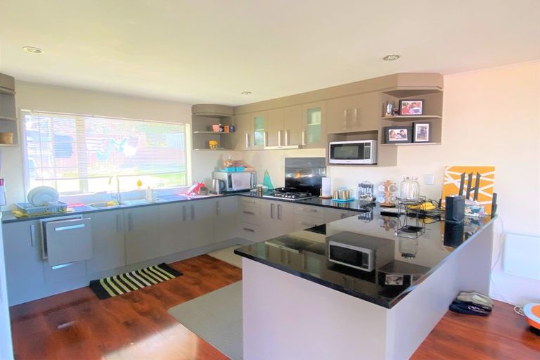 Photo of property in 30 Megan Avenue, Pakuranga Heights, Auckland, 2010