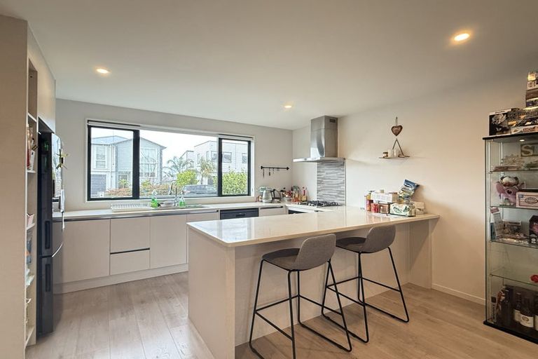 Photo of property in 6 Kearns Drive, Hobsonville, Auckland, 0616