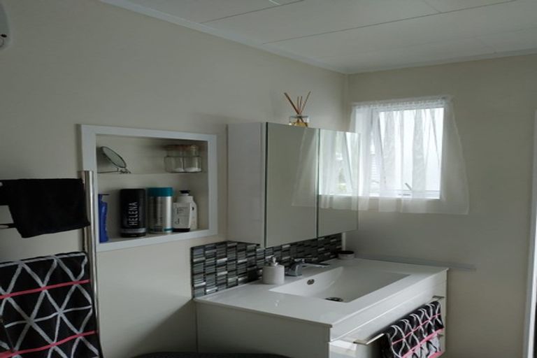 Photo of property in 21a Garton Drive, Massey, Auckland, 0614