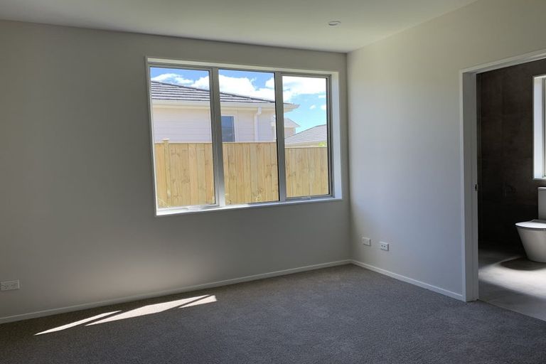 Photo of property in 2 Softwood Avenue, Takanini, 2110