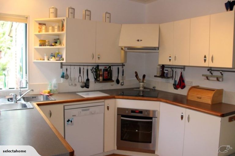 Photo of property in 12 Maire Street, Eastbourne, Lower Hutt, 5013