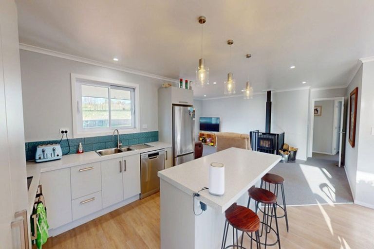 Photo of property in 82 Willoughby Street, Halcombe, 4779