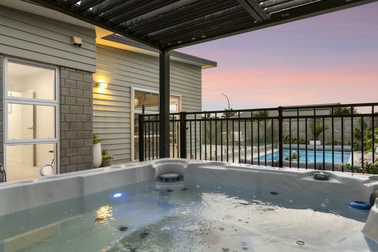 Photo of property in 25 Coutts Street, Papamoa Beach, Papamoa, 3118