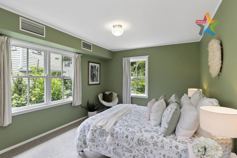 Photo of property in 16 Victory Avenue, Karori, Wellington, 6012