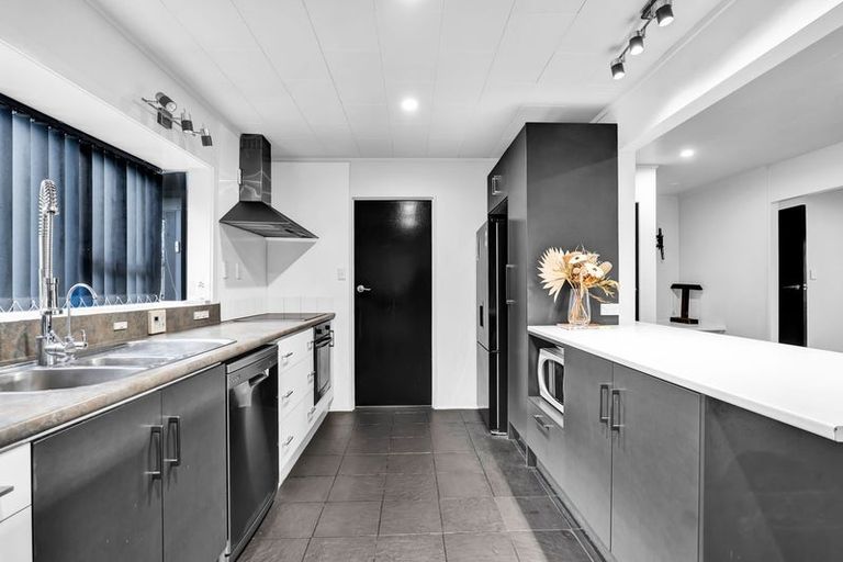 Photo of property in 52 Murray Avenue, Hawera, 4610