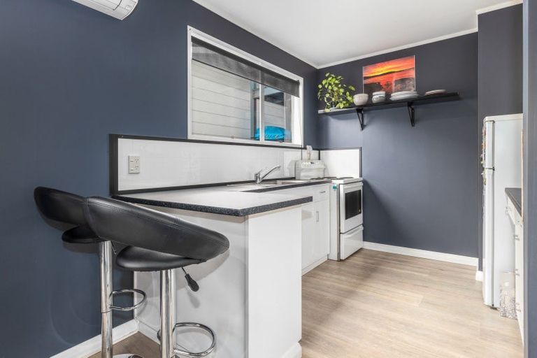 Photo of property in 2/3 School Road, Plimmerton, Porirua, 5026