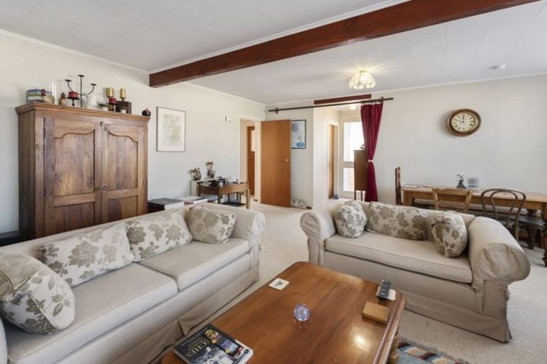 Photo of property in 2 Ely Place, Levin, 5510