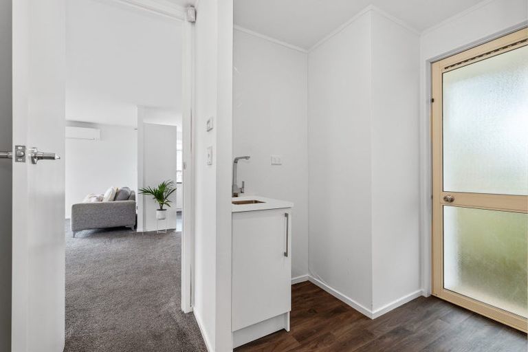 Photo of property in 3/56 Flanshaw Road, Te Atatu South, Auckland, 0610