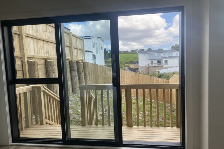 Photo of property in 3 Kautawa Lane, Massey, 0614