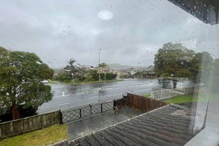 Photo of property in 1/41 College Road, Northcote, Auckland, 0627