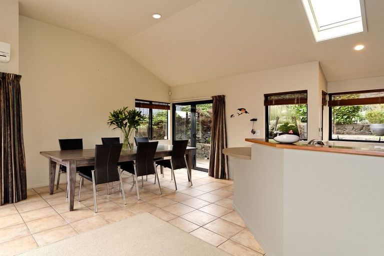 Photo of property in 27 Chamari Close, Titirangi, Auckland, 0604