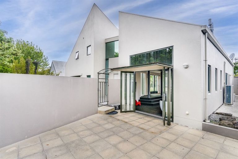 Photo of property in 24 Huntingdon Place, Avonhead, Christchurch, 8042