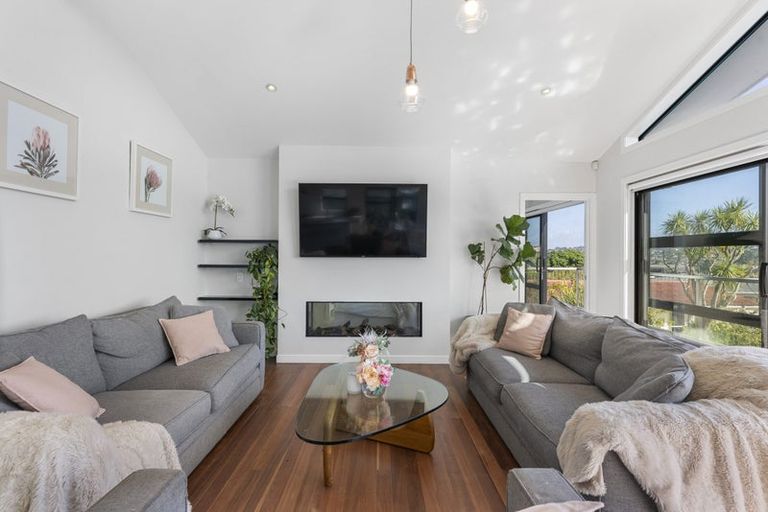Photo of property in 12 Hyde Road, Rothesay Bay, Auckland, 0630