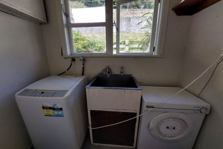 Photo of property in 37 Bedford Street, Northland, Wellington, 6012