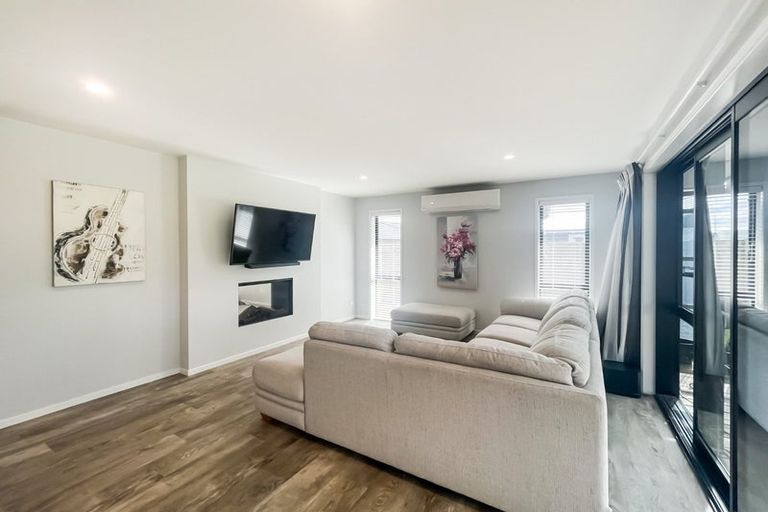 Photo of property in 17 Cyprus Place, Fitzherbert, Palmerston North, 4410