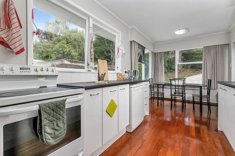 Photo of property in 146 Glenfield Road, Birkenhead, Auckland, 0626