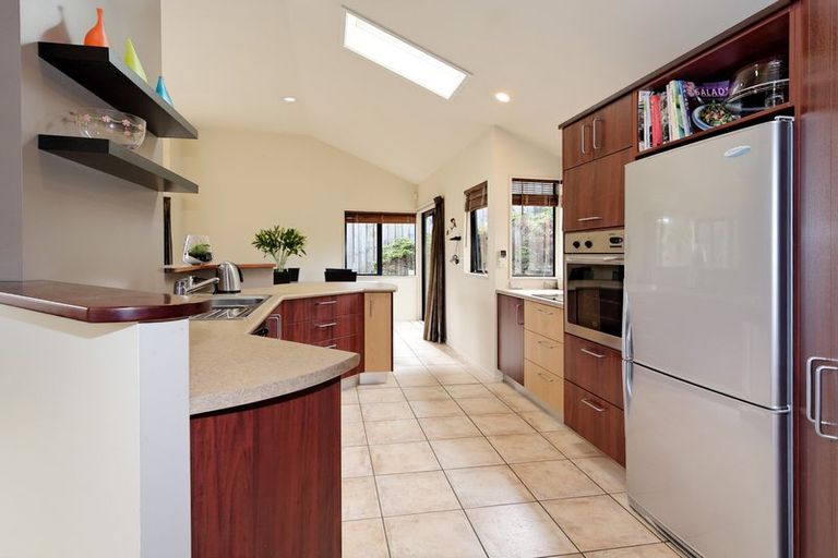 Photo of property in 27 Chamari Close, Titirangi, Auckland, 0604