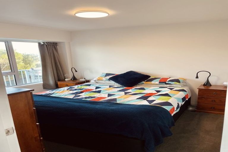 Photo of property in 32u2 Akaroa Drive, Maupuia, Wellington, 6022