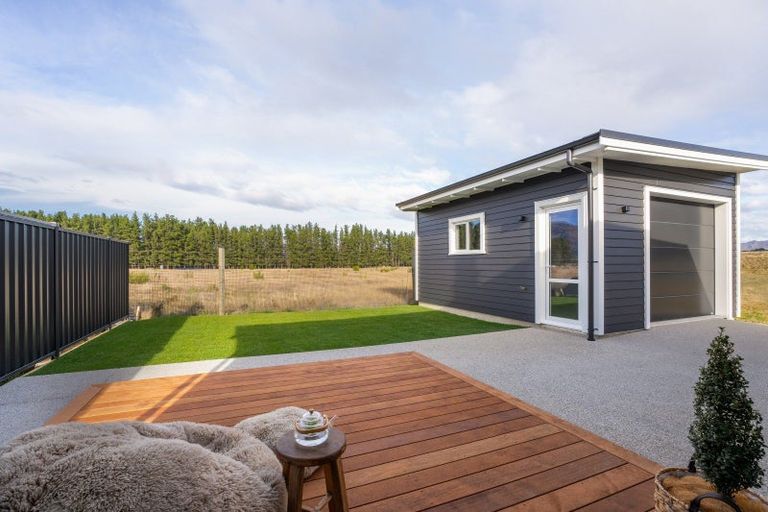 Photo of property in 105 Burdon Loop, Lake Hawea, 9382