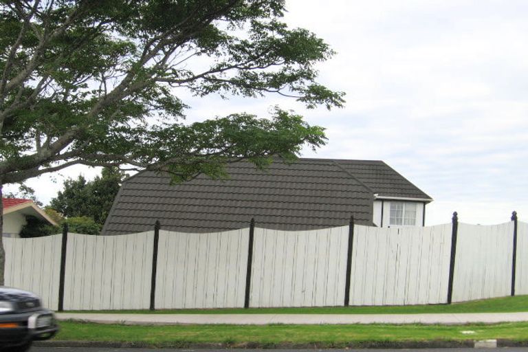 Photo of property in 66 Sandspit Road, Shelly Park, Auckland, 2014