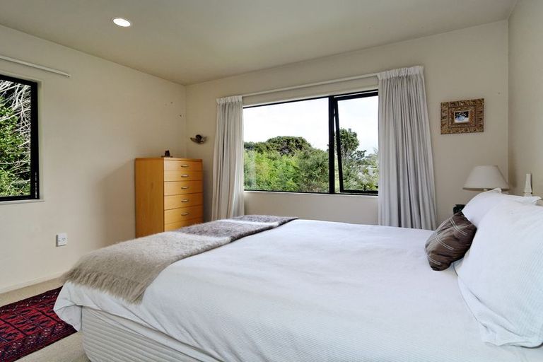 Photo of property in 27 Chamari Close, Titirangi, Auckland, 0604