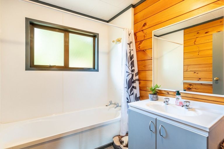 Photo of property in 27 Puriri Road, Waikanae, 5036