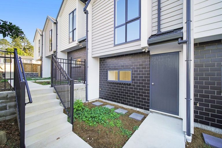 Photo of property in 7/31 Ayton Drive, Totara Vale, Auckland, 0629