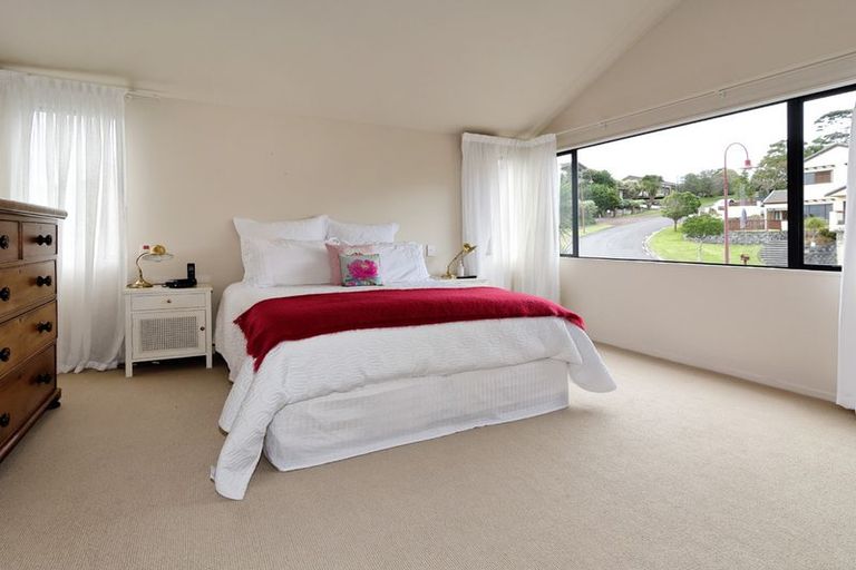 Photo of property in 27 Chamari Close, Titirangi, Auckland, 0604