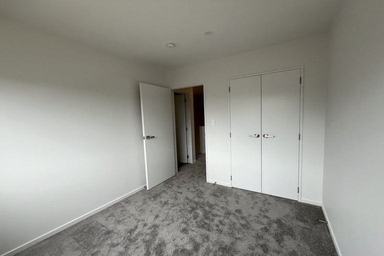 Photo of property in 5 Paetai Lane, Te Atatu Peninsula, 0610