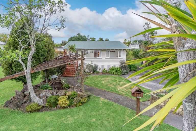 Photo of property in 2/26 Glenvar Road, Torbay, Auckland, 0630
