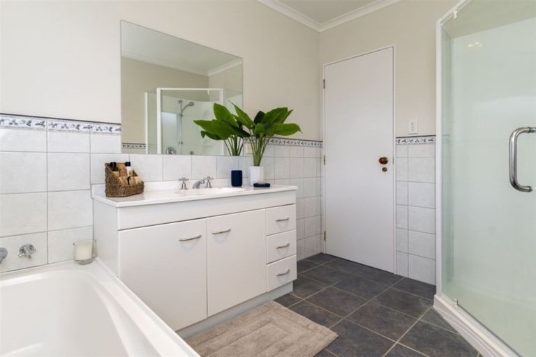 Photo of property in 31 Manor Park Drive, Pyes Pa, Tauranga, 3112