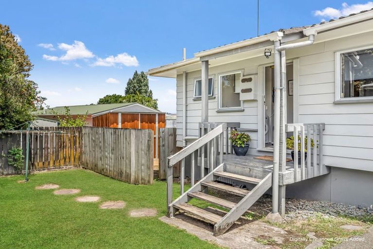Photo of property in 3 Buisson Glade, West Harbour, Auckland, 0618