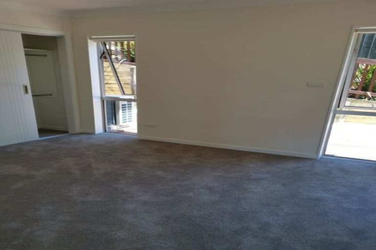 Photo of property in 16 Para Close, Fairview Heights, Auckland, 0632