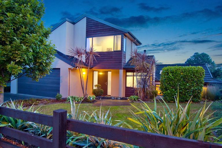 Photo of property in 27 Chamari Close, Titirangi, Auckland, 0604