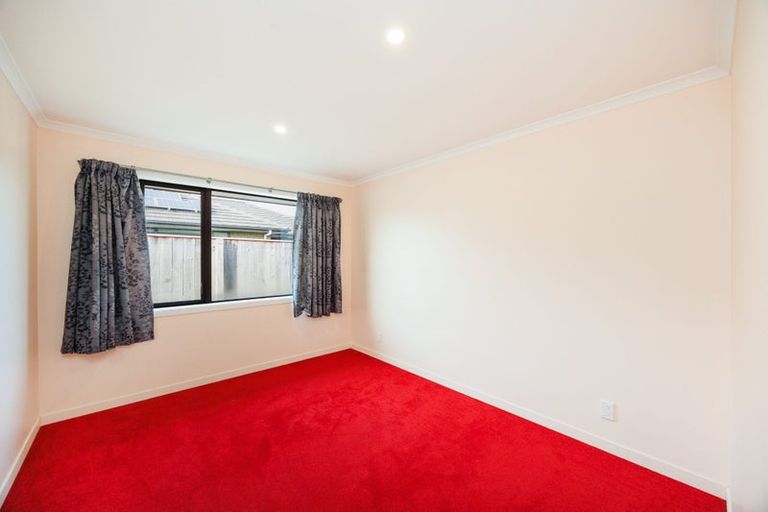 Photo of property in 5 Cyprus Place, Fitzherbert, Palmerston North, 4410