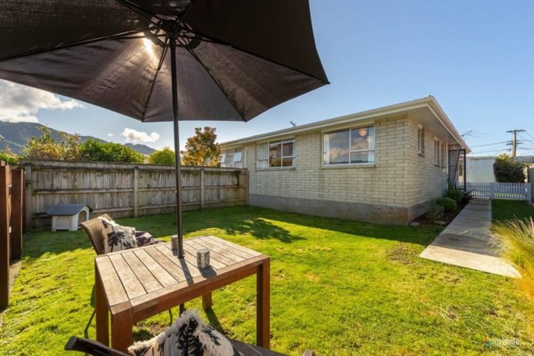 Photo of property in 53f4- Ebdentown Street, Ebdentown, Upper Hutt, 5018