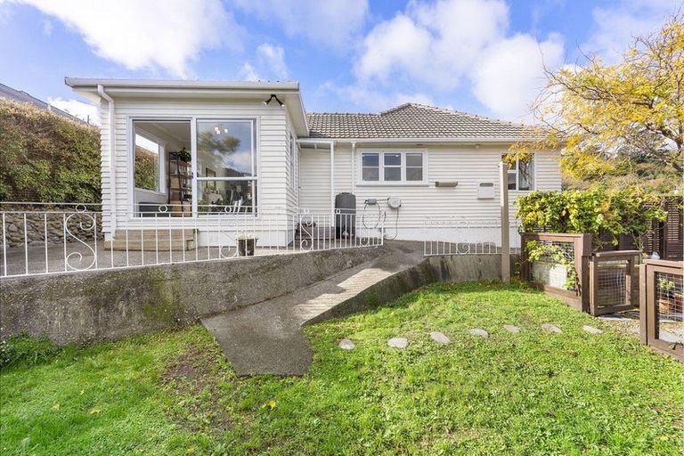Photo of property in 21 Cecil Road, Tawa, Wellington, 5028