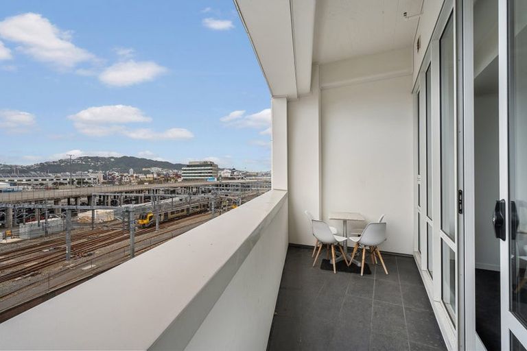 Photo of property in Stadium Garden Flats, 212/107 Thorndon Quay, Pipitea, Wellington, 6011
